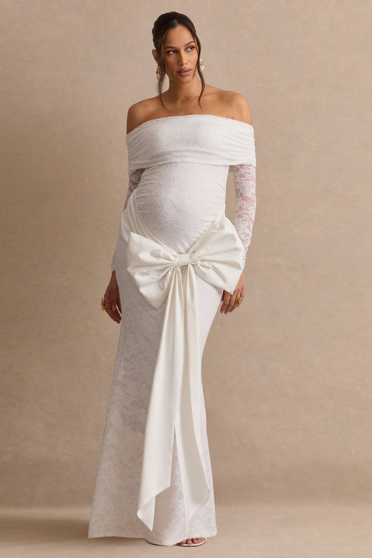 Solina | Vestido Maxi Premamá Blanco De Encaje Con Escote Bardot Y Detalle De Lazo