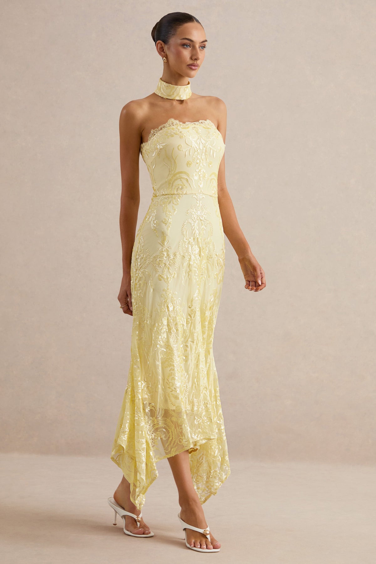 Galathea | Vestido Midi de Encaje Amarillo con Escote Palabra de Honor y Detalle de Cuello
