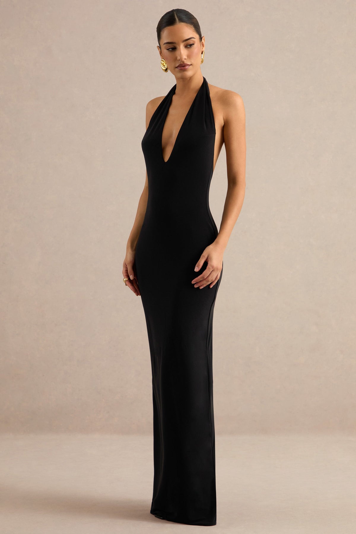 Maristela | Vestido Largo Negro Con Escote Halter Pronunciado