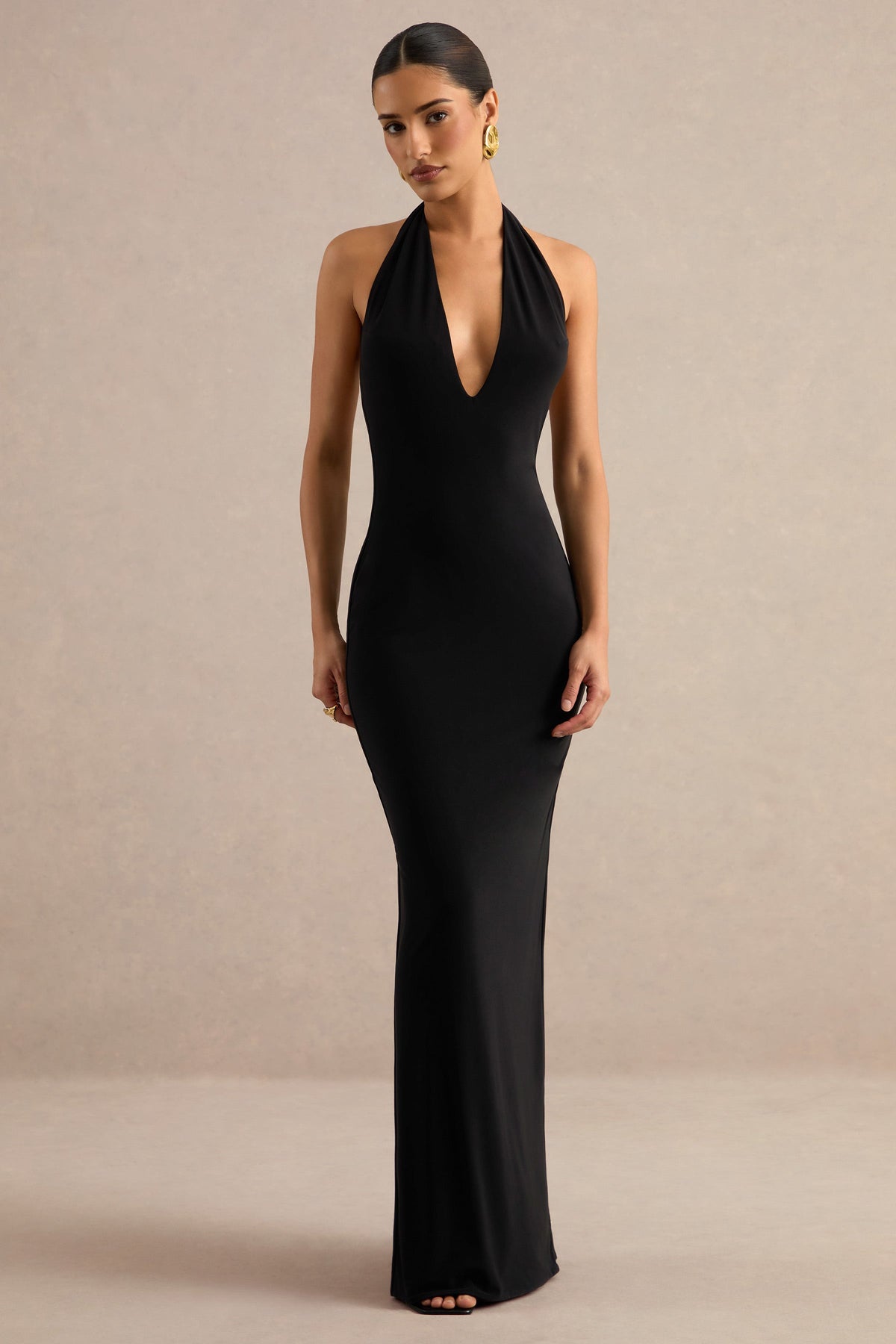 Maristela | Vestido Largo Negro Con Escote Halter Pronunciado