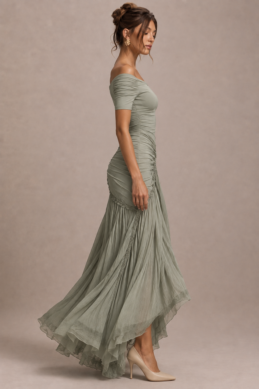 Serena | Vestido Maxi de Chifón Gris con Escote Descubierto