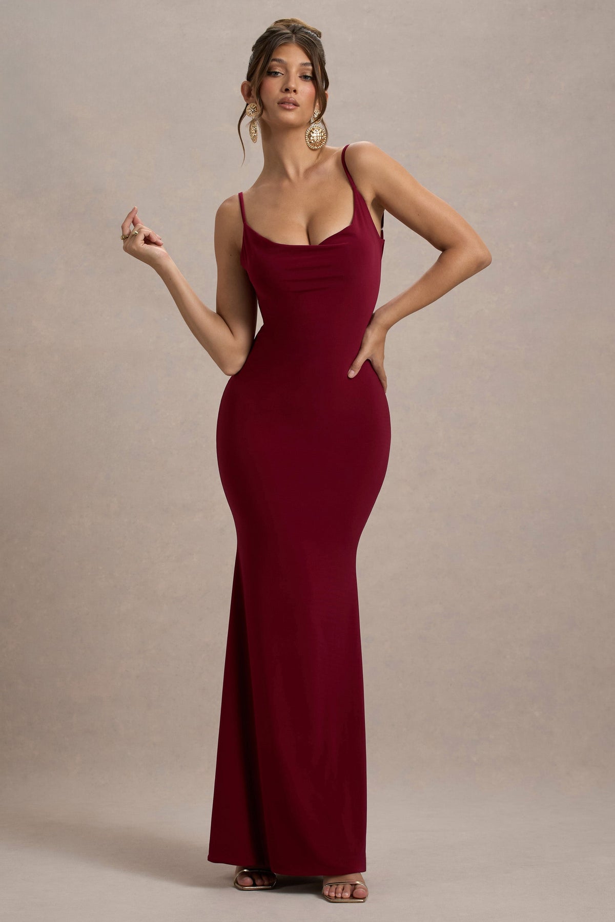 Francoise | Vestido largo ajustado con detalle de encaje en la espalda y tirantes finos