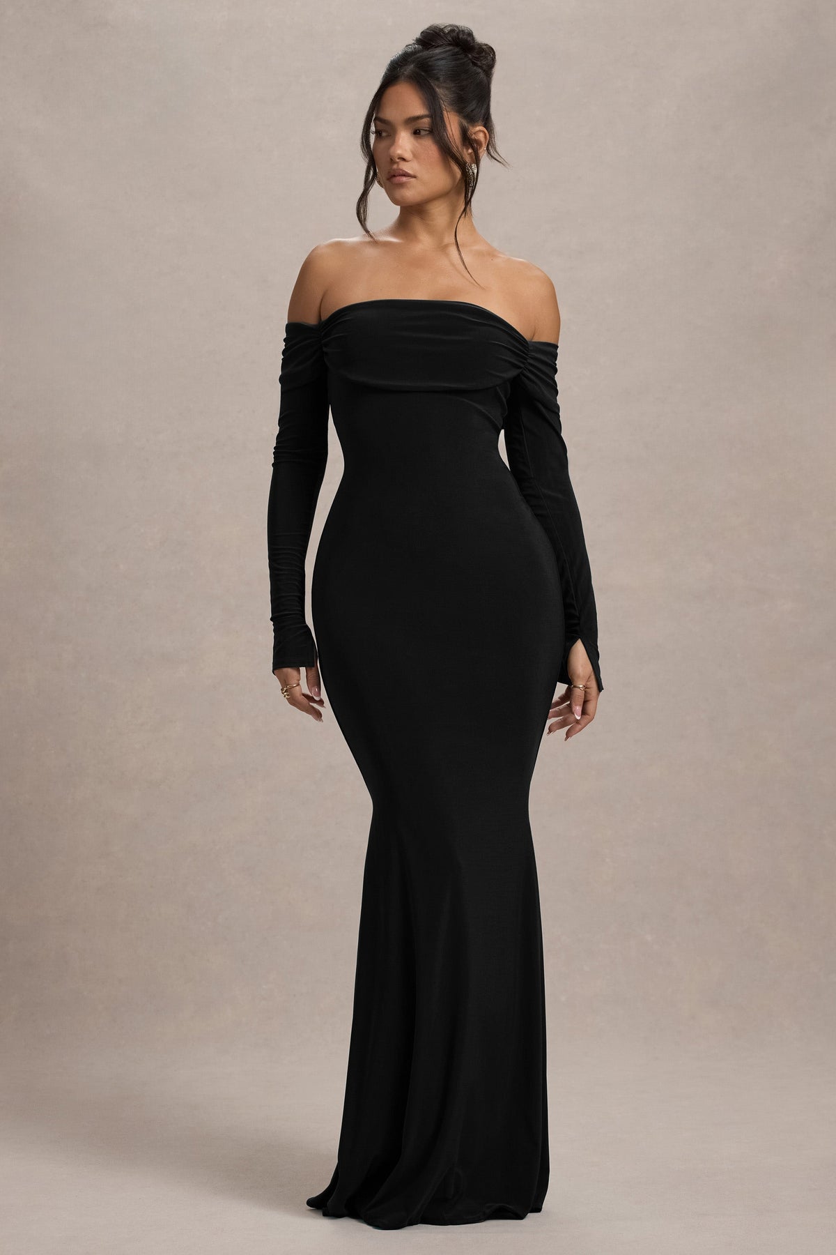 Amaia | Vestido Largo con escote bardot y mangas largas en negro