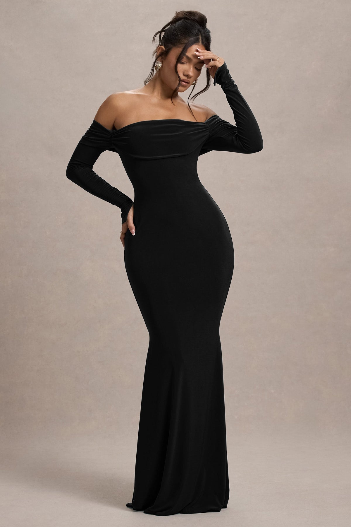 Amaia | Vestido Largo con escote bardot y mangas largas en negro