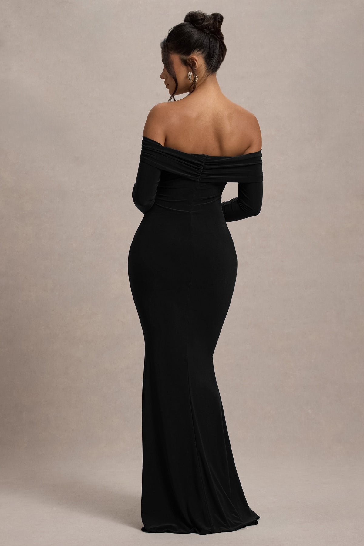 Amaia | Vestido Largo con escote bardot y mangas largas en negro