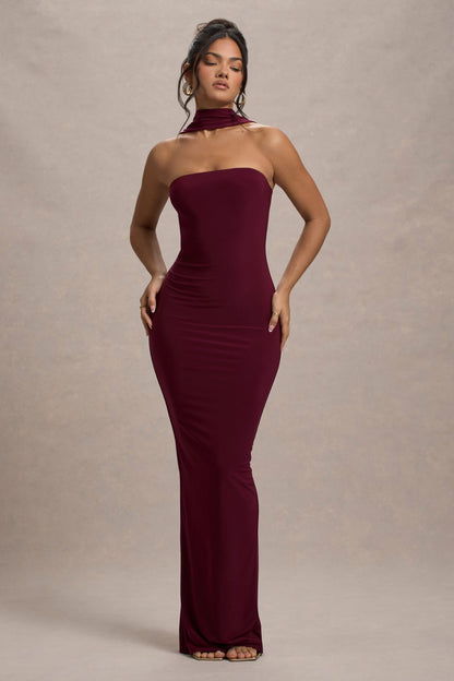 Nobu | Vestido largo con escote bandeau y cuello halter en color burdeos