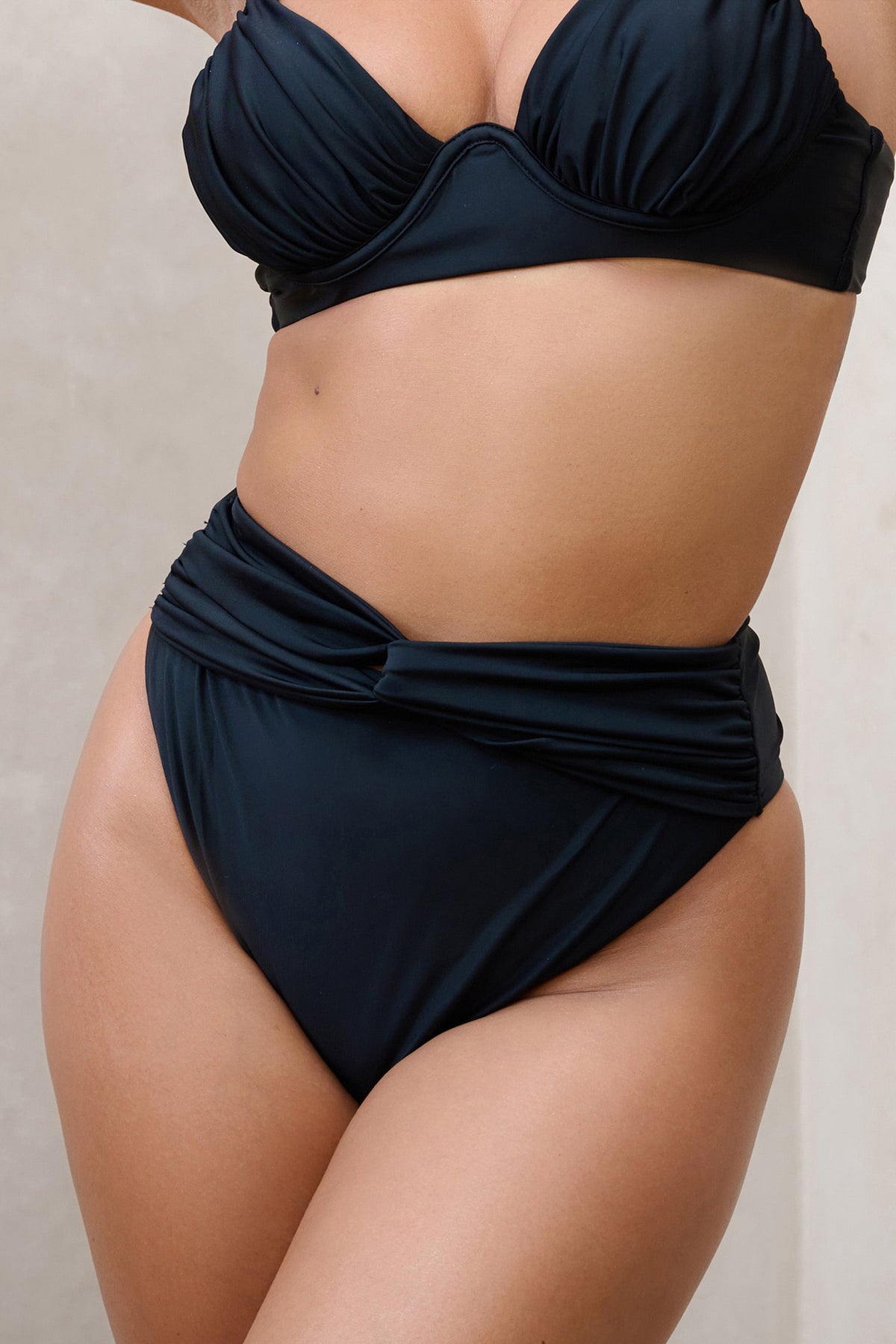 High Tide | Bikini de Cintura Alta con nudo en Color Negro