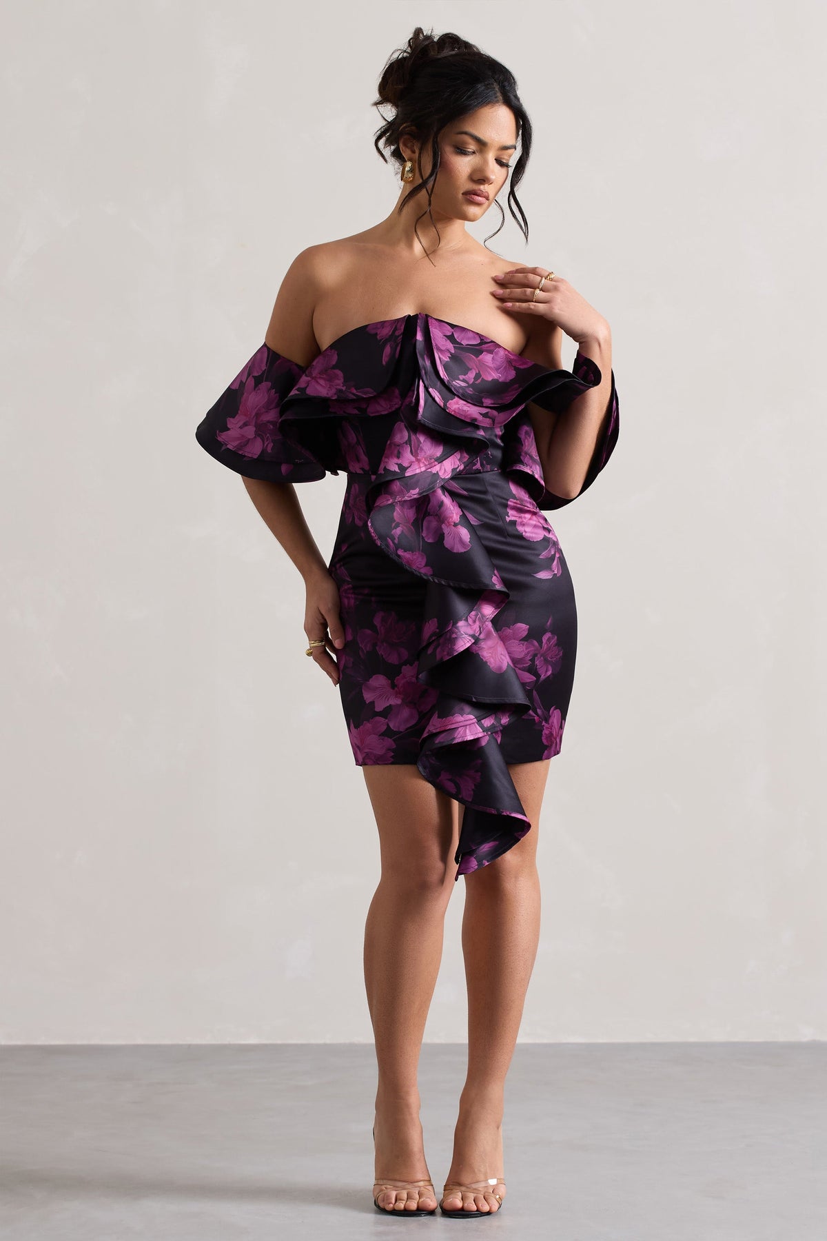 Aspen | Vestido Corto Bardot con Volantes y Estampado Floral Negro