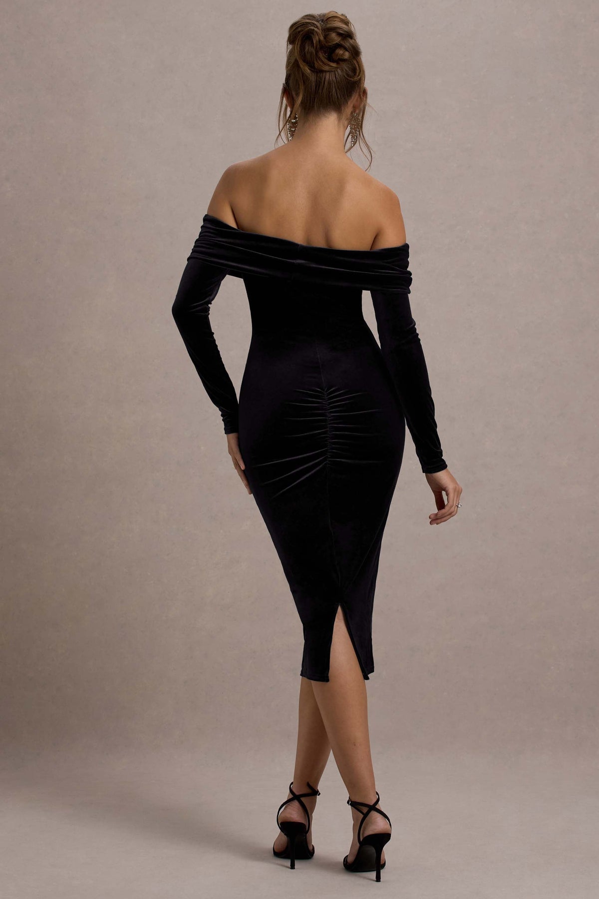 Compliment | Vestido Midi Bardot de Terciopelo Negro