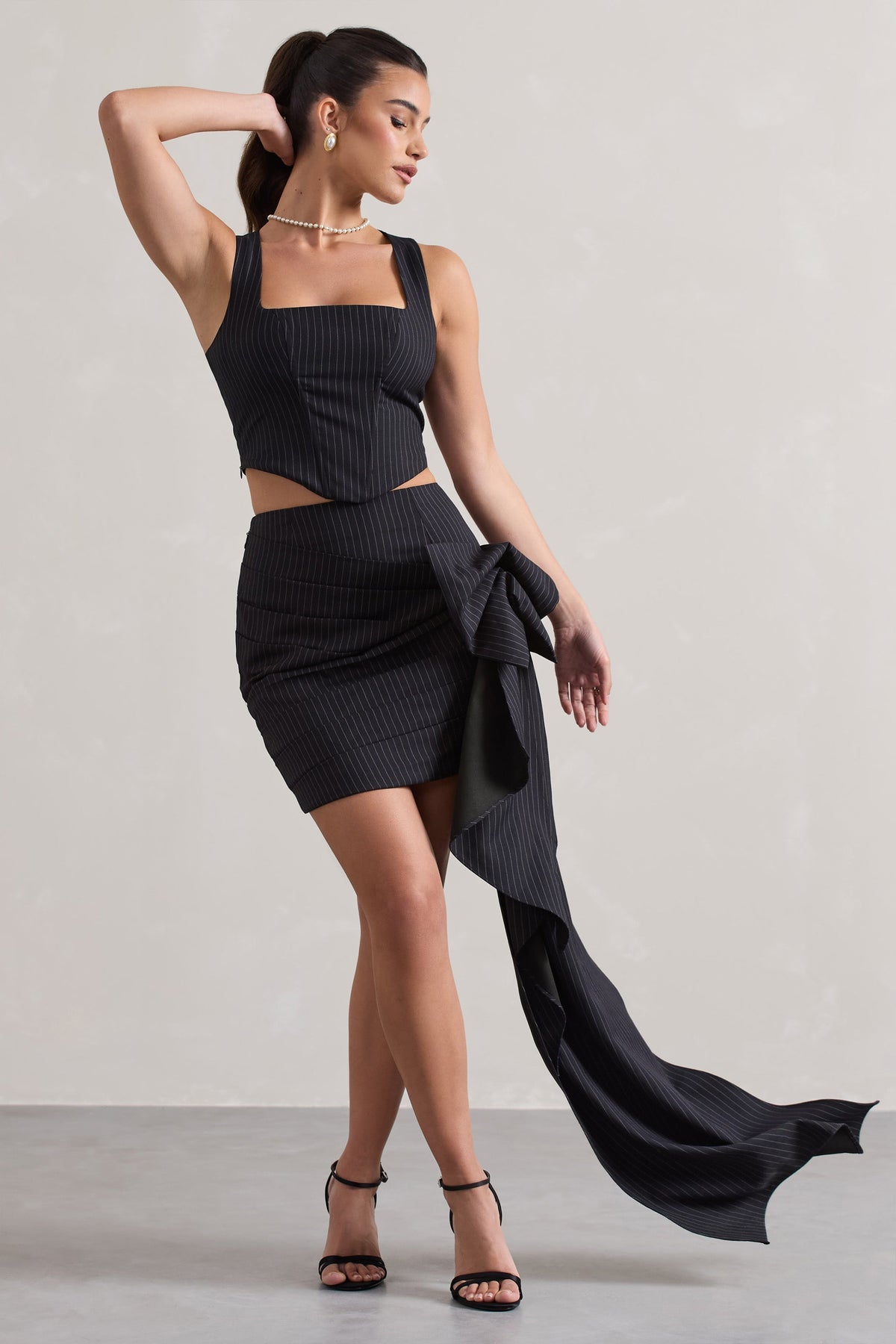 All The Talk | minifalda de rayas azul marino con drapeado lateral