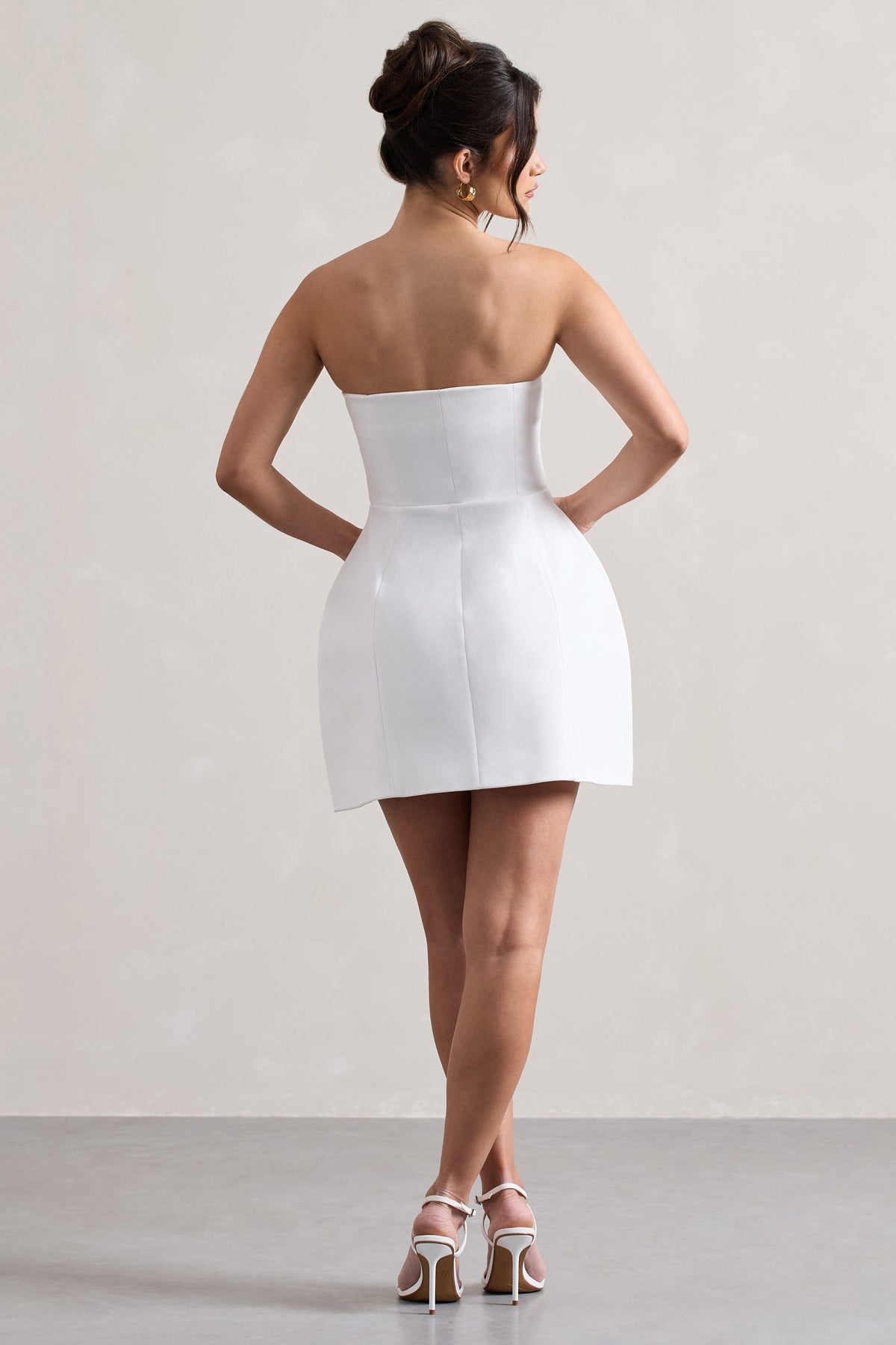 Anniston | Vestido Corto Blanco con Botones y Bandeau Ajustado