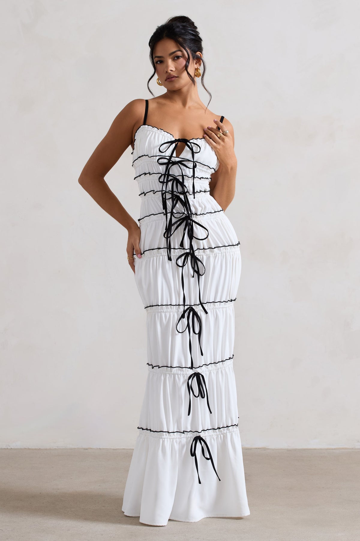 Summer Breeze | Vestido largo fruncido con tiras y capas en Blanco