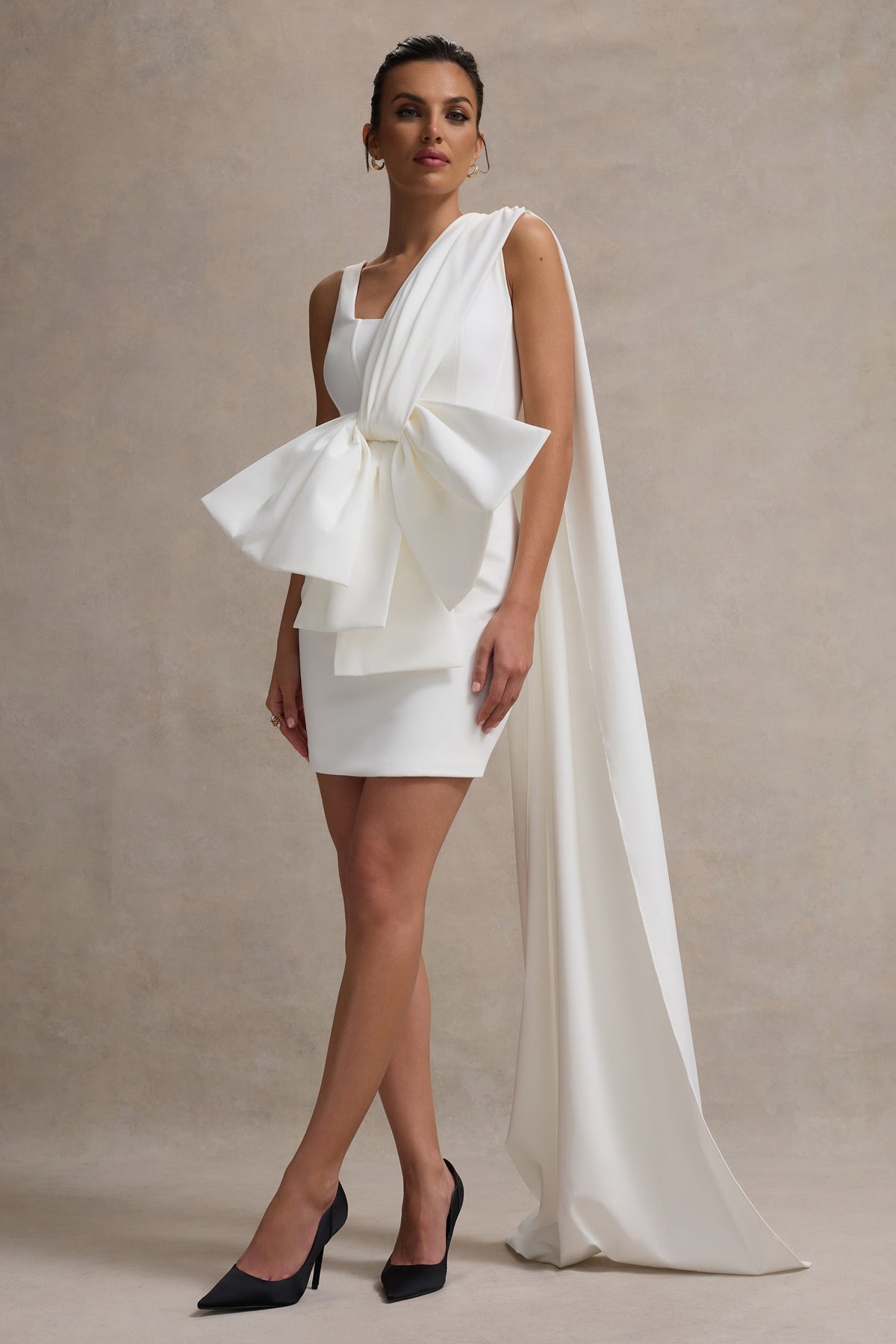 Brulee | Vestido corto con escote redondo y cinturón con lazo en crema