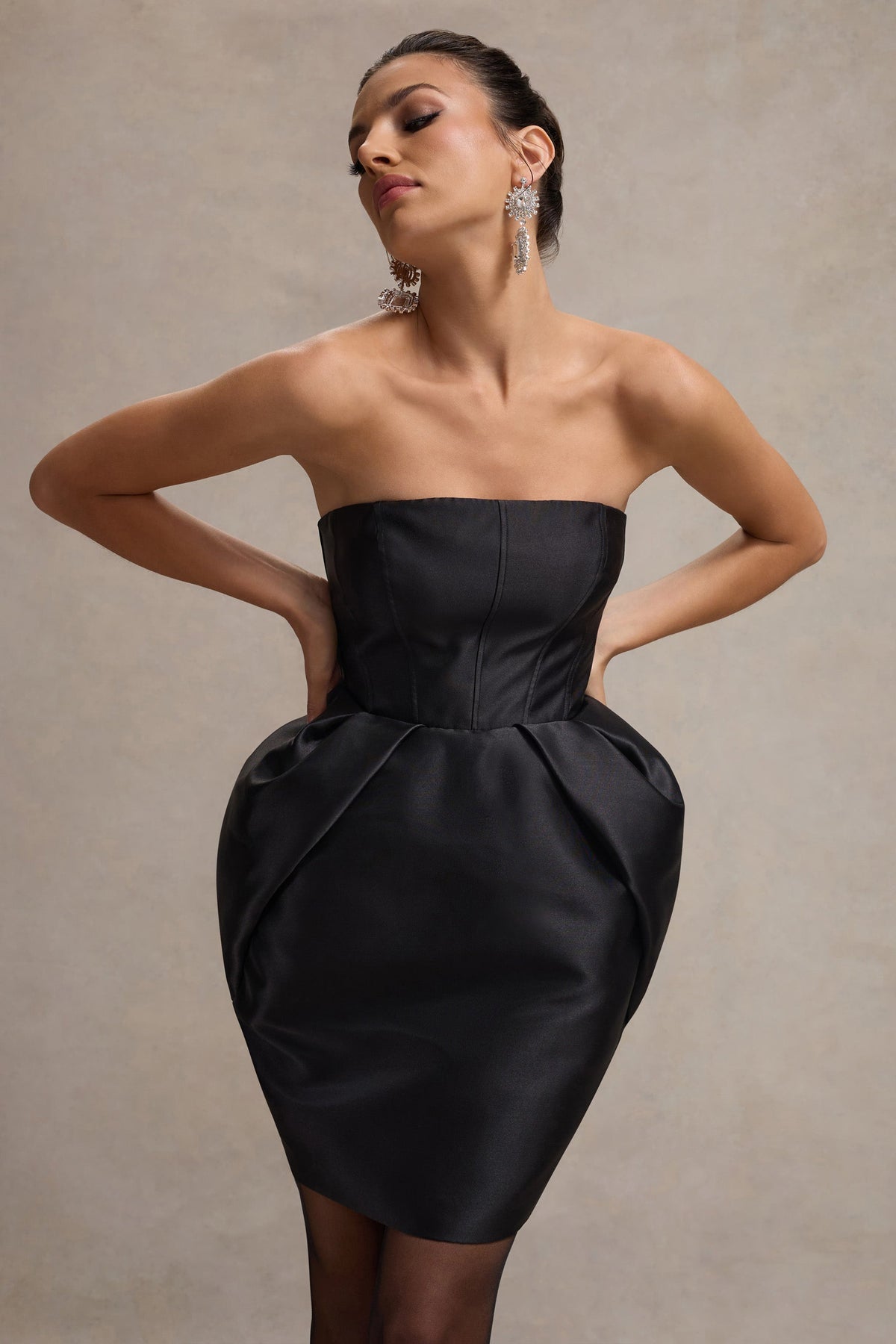 Lovebug | Vestido Corto Negro escote Bandeau con Falda Tulipán