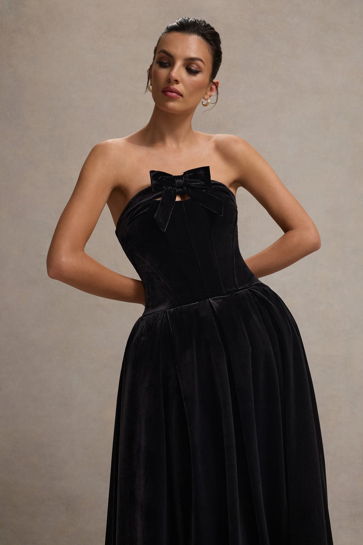 Hepburn | Vestido Midi de Terciopelo Negro Bandeau con Lazo