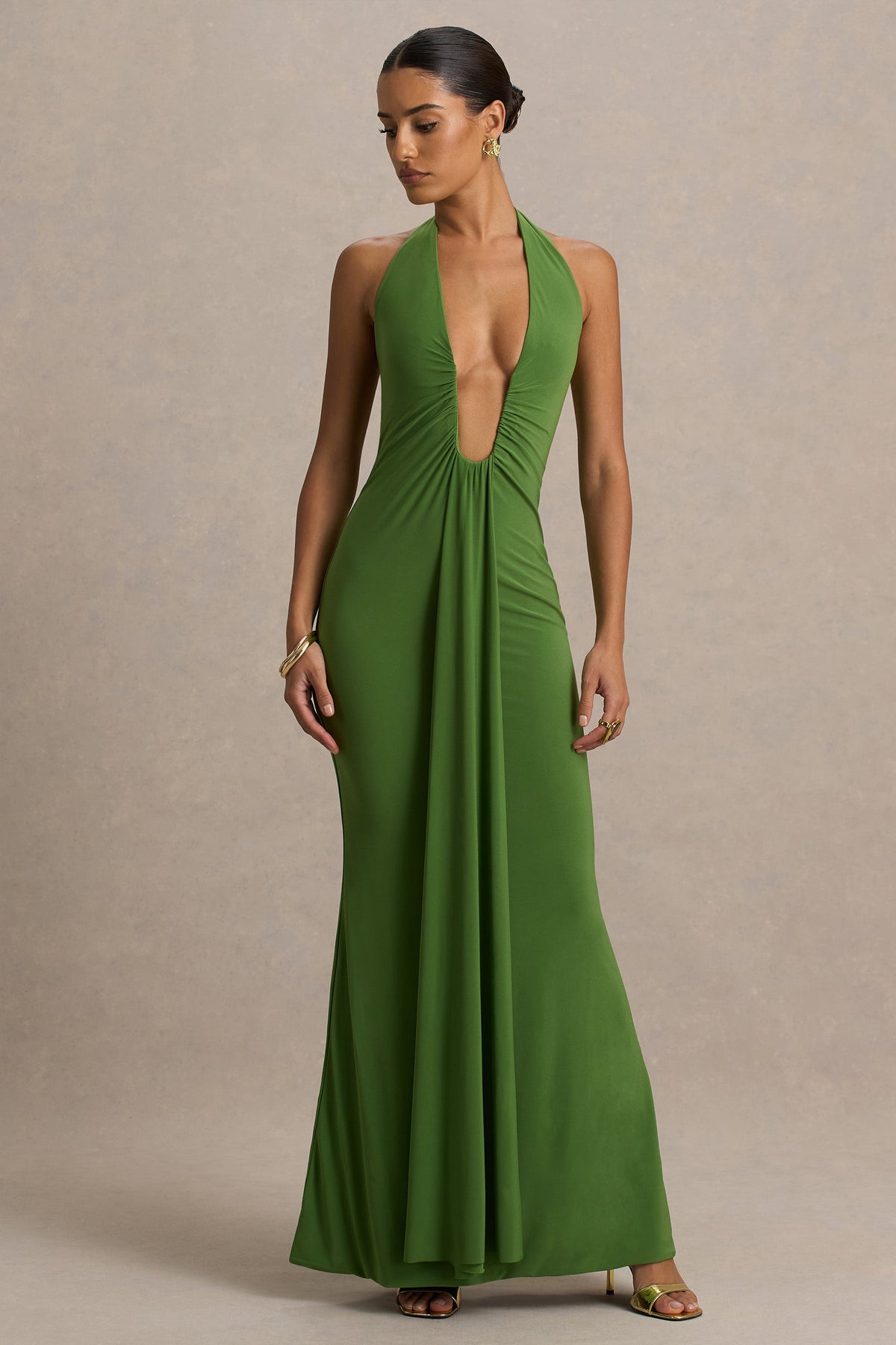 Hera | Vestido Largo Verde con Escote profundo y detalles plisado