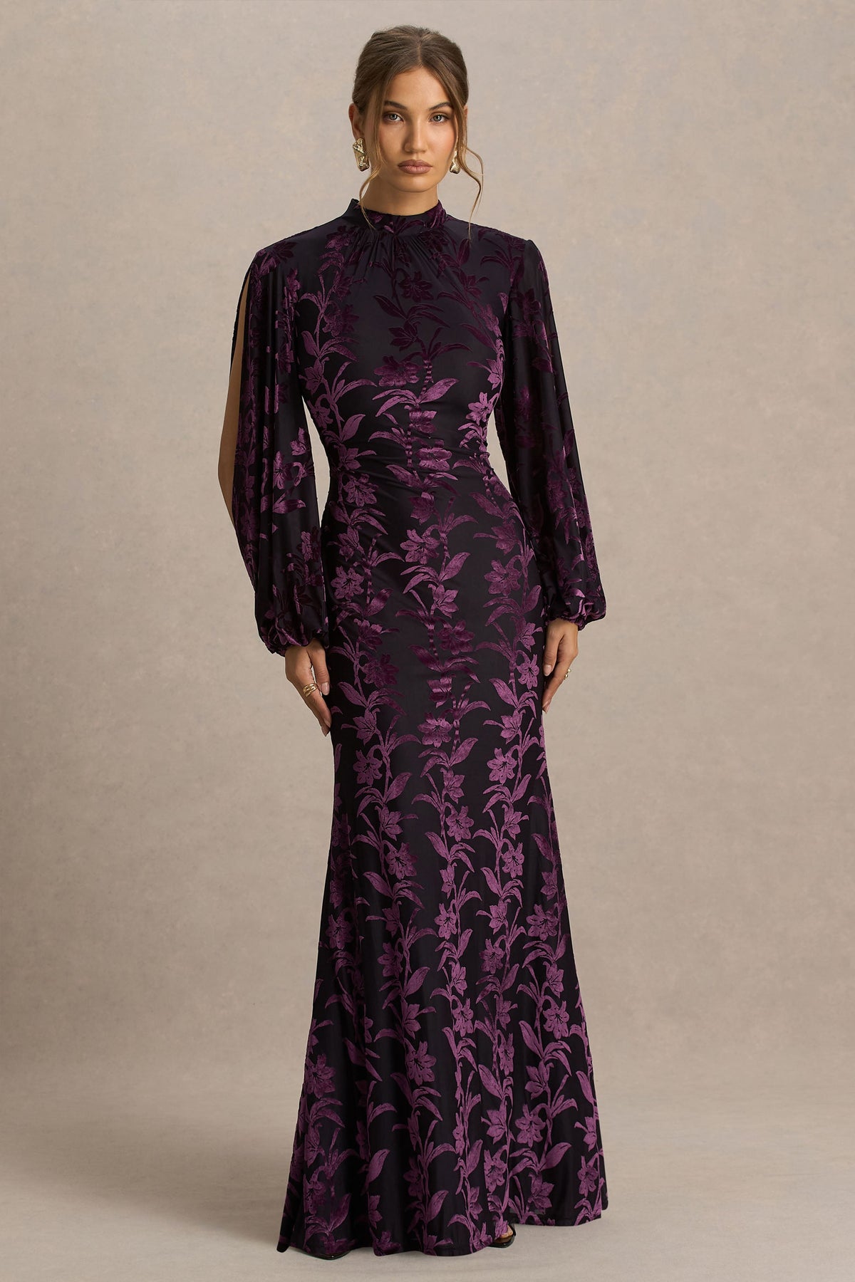 Janet | Vestido Largo devoré negro y morado de cuello alto con detalles calados