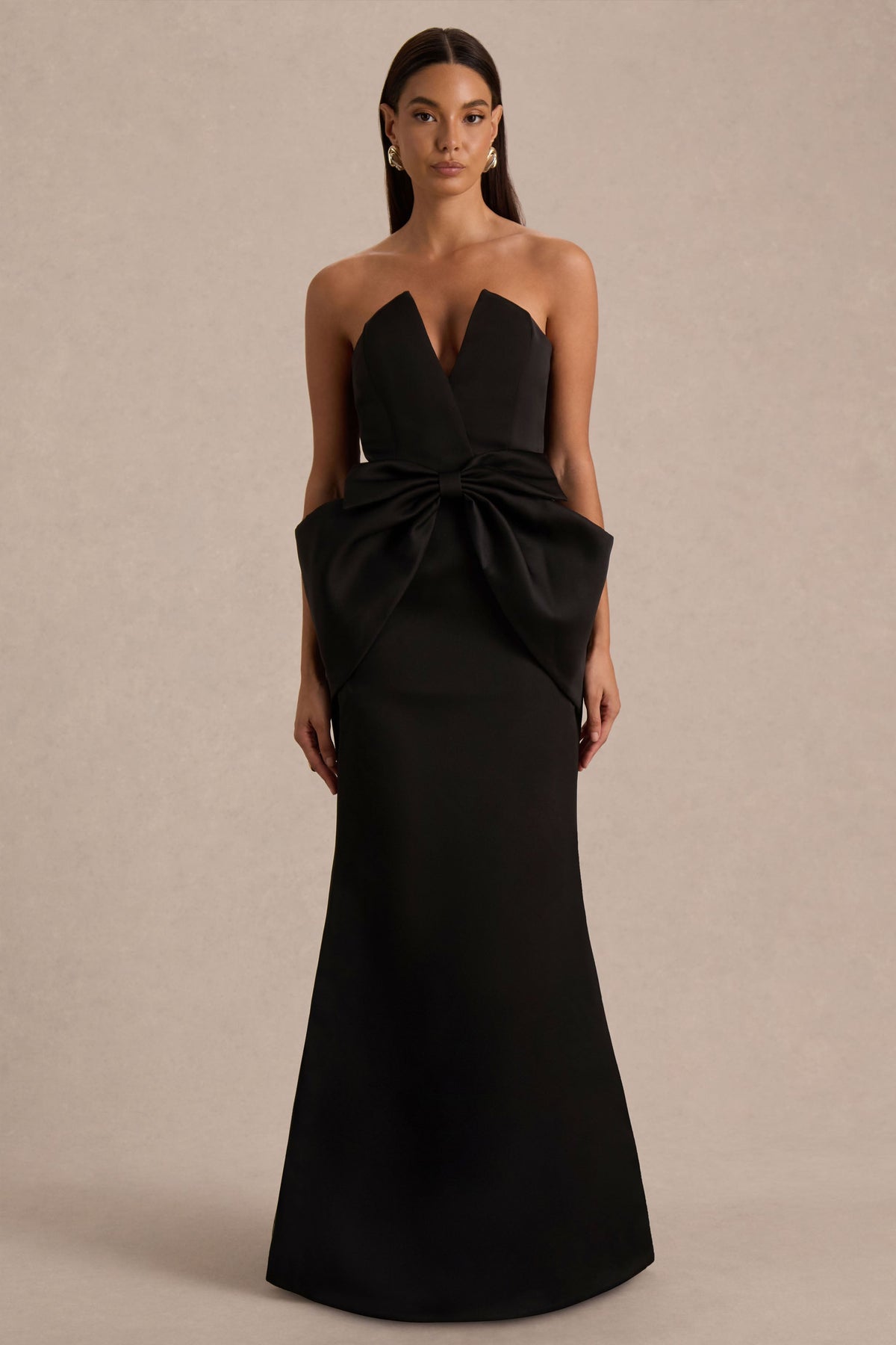 Sonata | Vestido Largo Negro de Satén con Escote Bandeau y Falda Tulipán