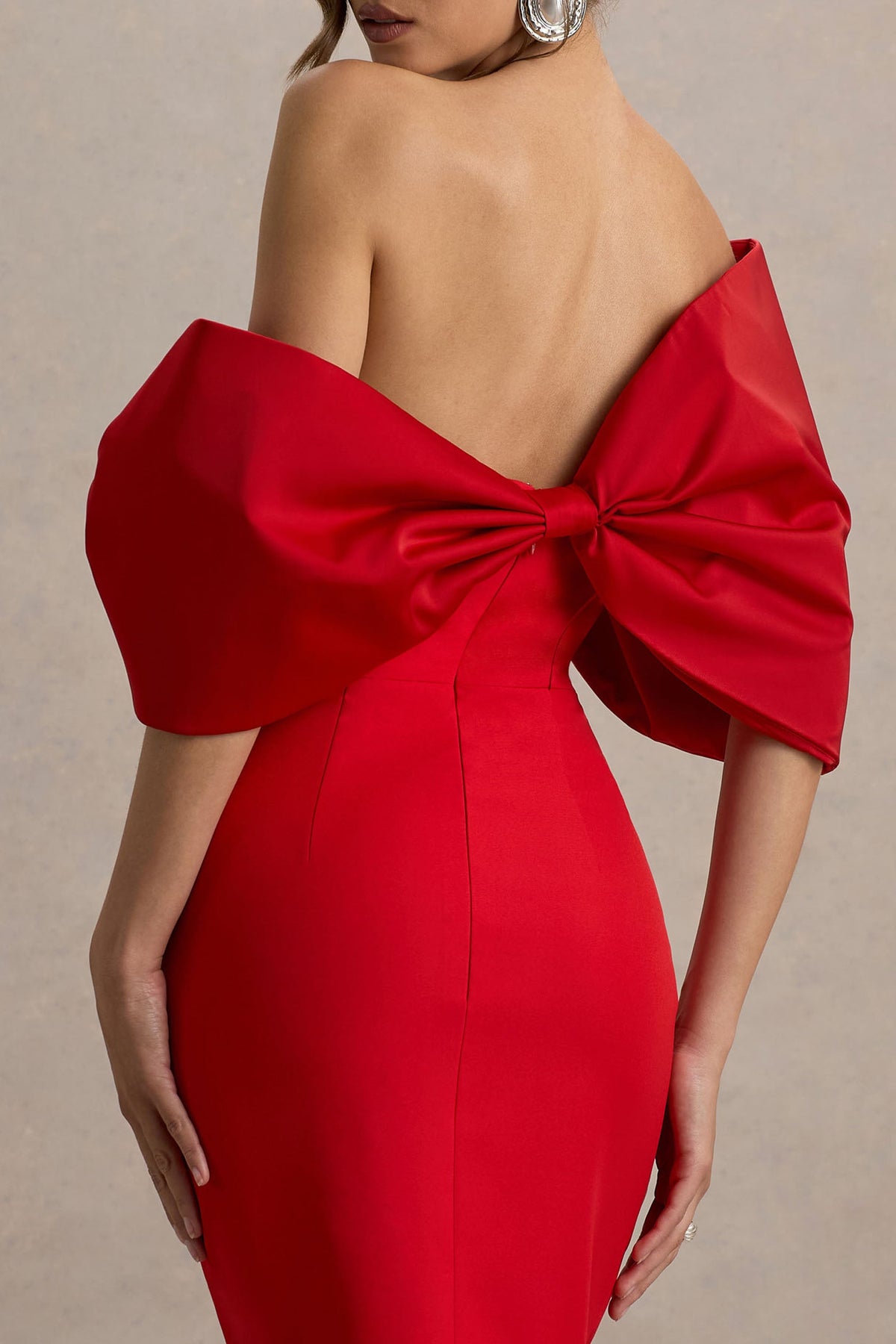 Lucille | Vestido midi rojo con escote bardot con detalle de lazo y mangas drapeadas