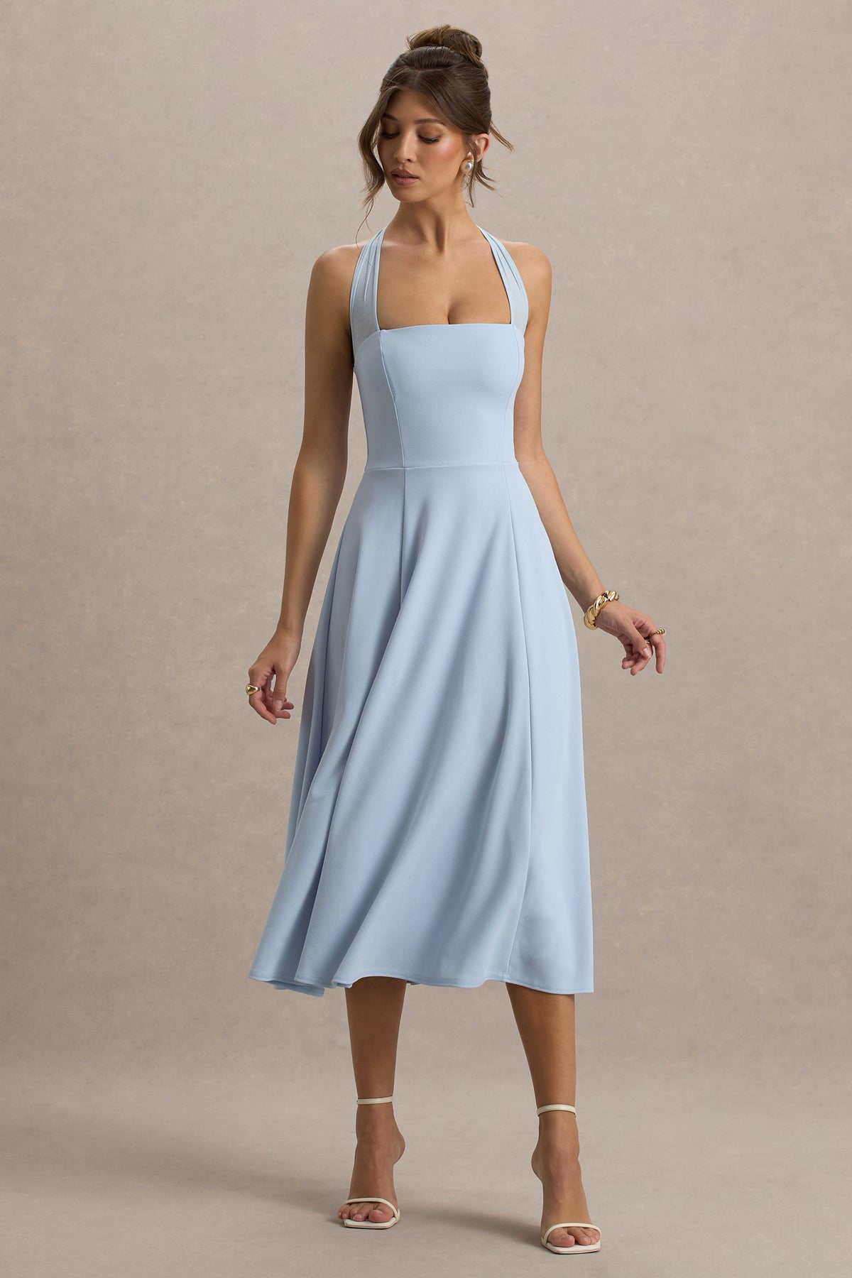 Auburn | Vestido midi azul bebé con escote halter de malla con lazo