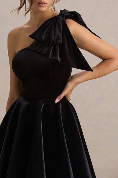 Keeley | Vestido Corto Negro de Terciopelo con Escote Asimétrico y Lazo