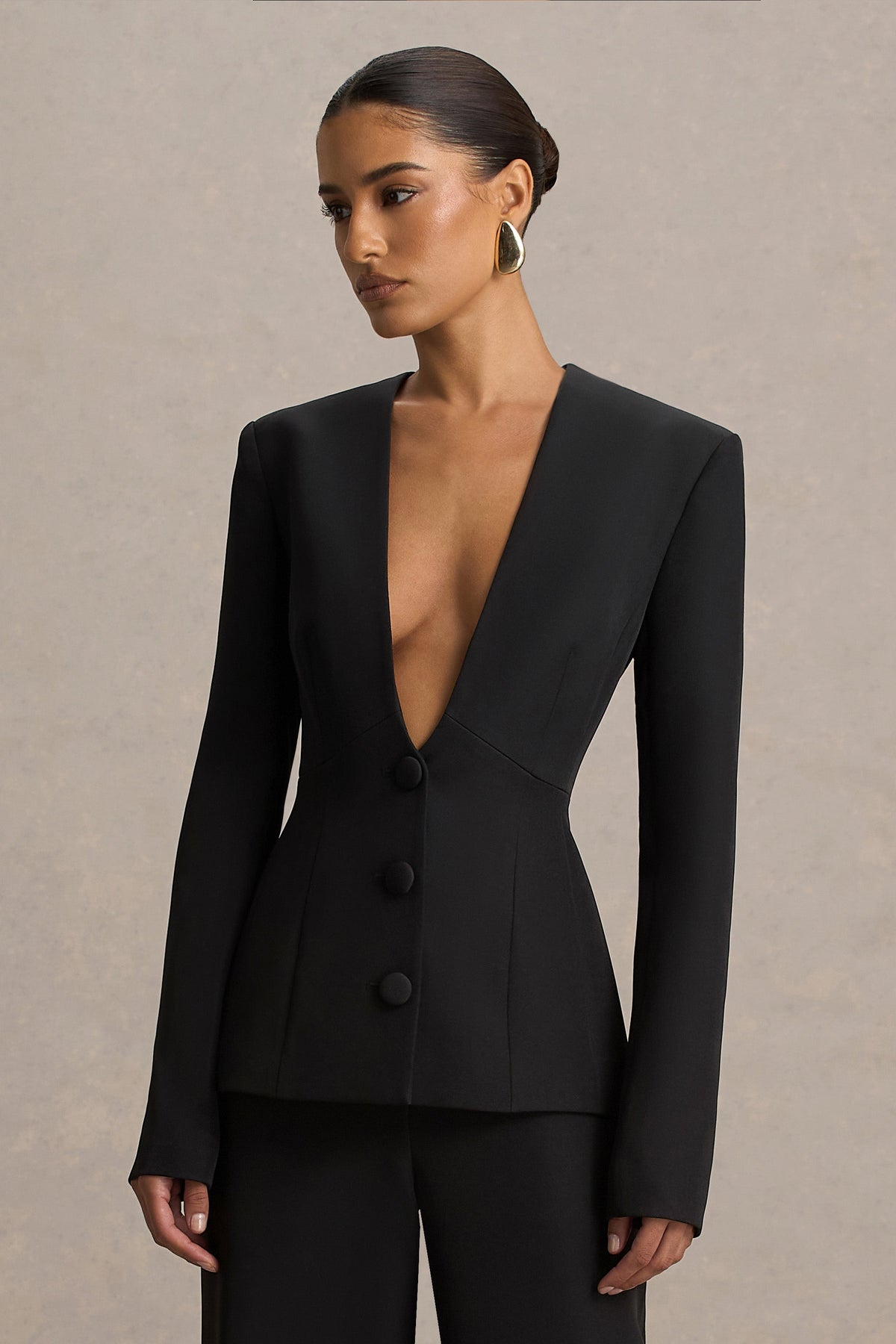Rosalina | Blazer Negro Entallado con Escote Profundo Extremo