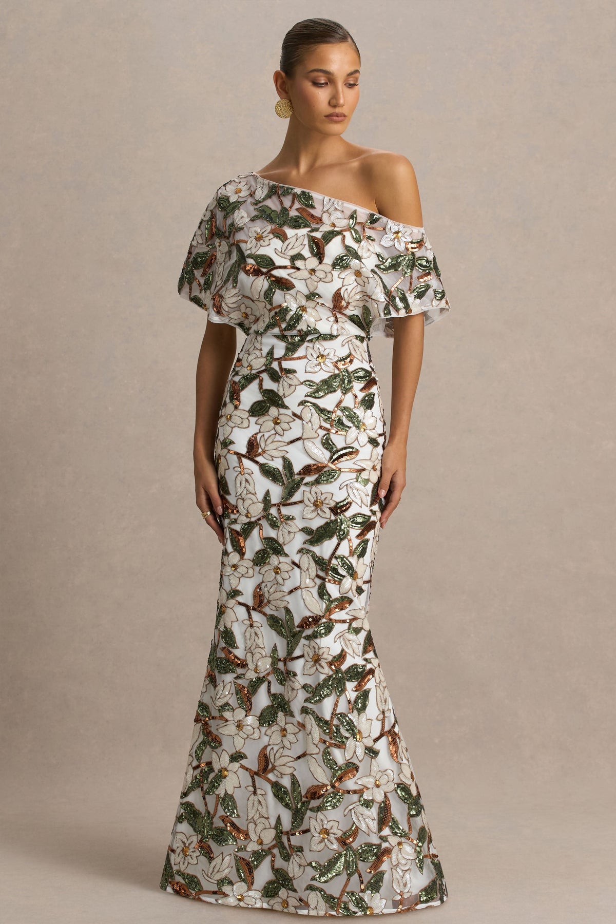 Iony | Vestido Largo de cuello asimétrico con detalles florales, malla y lentejuelas en blanco y verde