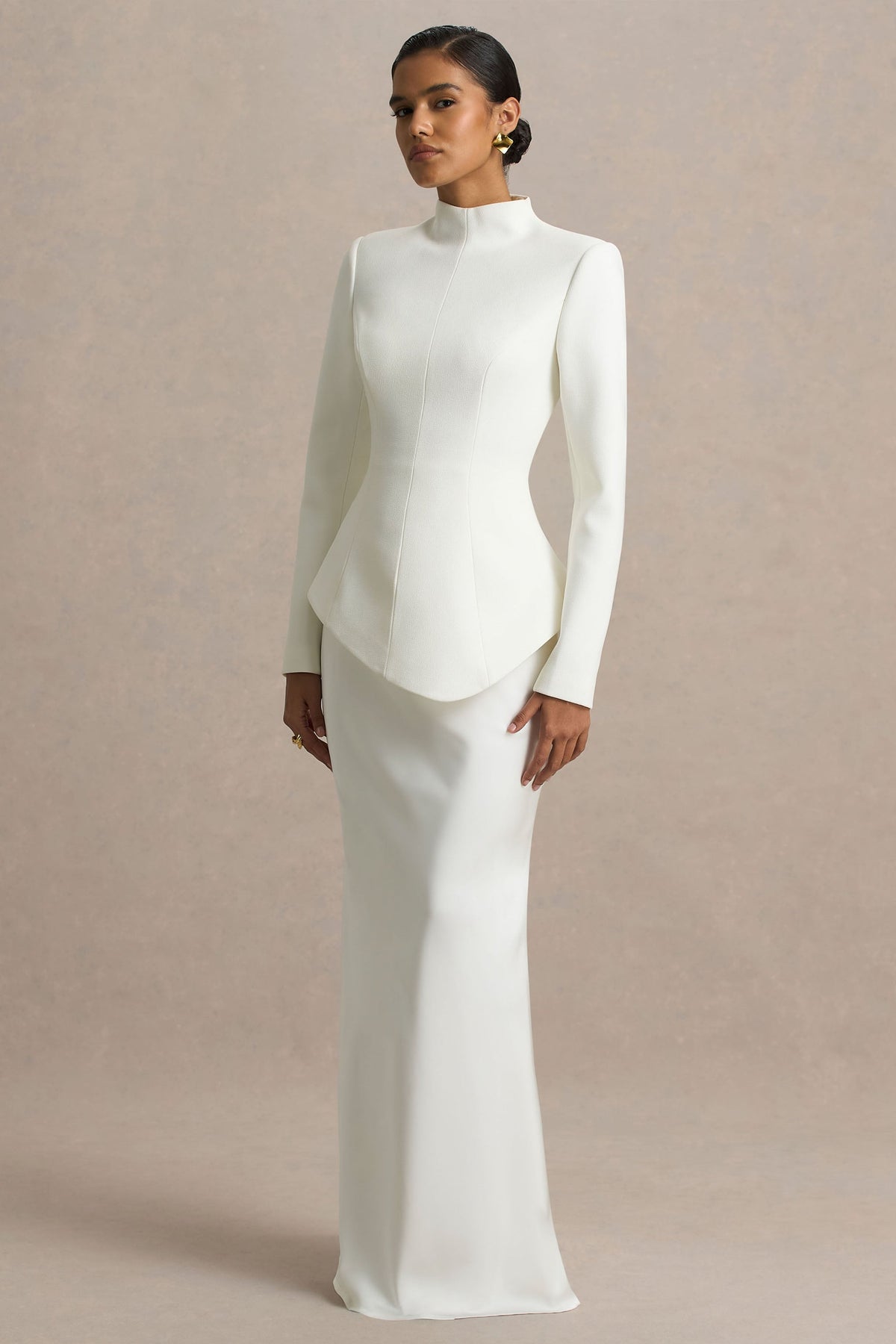 Pepita | Vestido Largo Crema de Escote Alto con Cintura Asimétrica y Falda de Satén