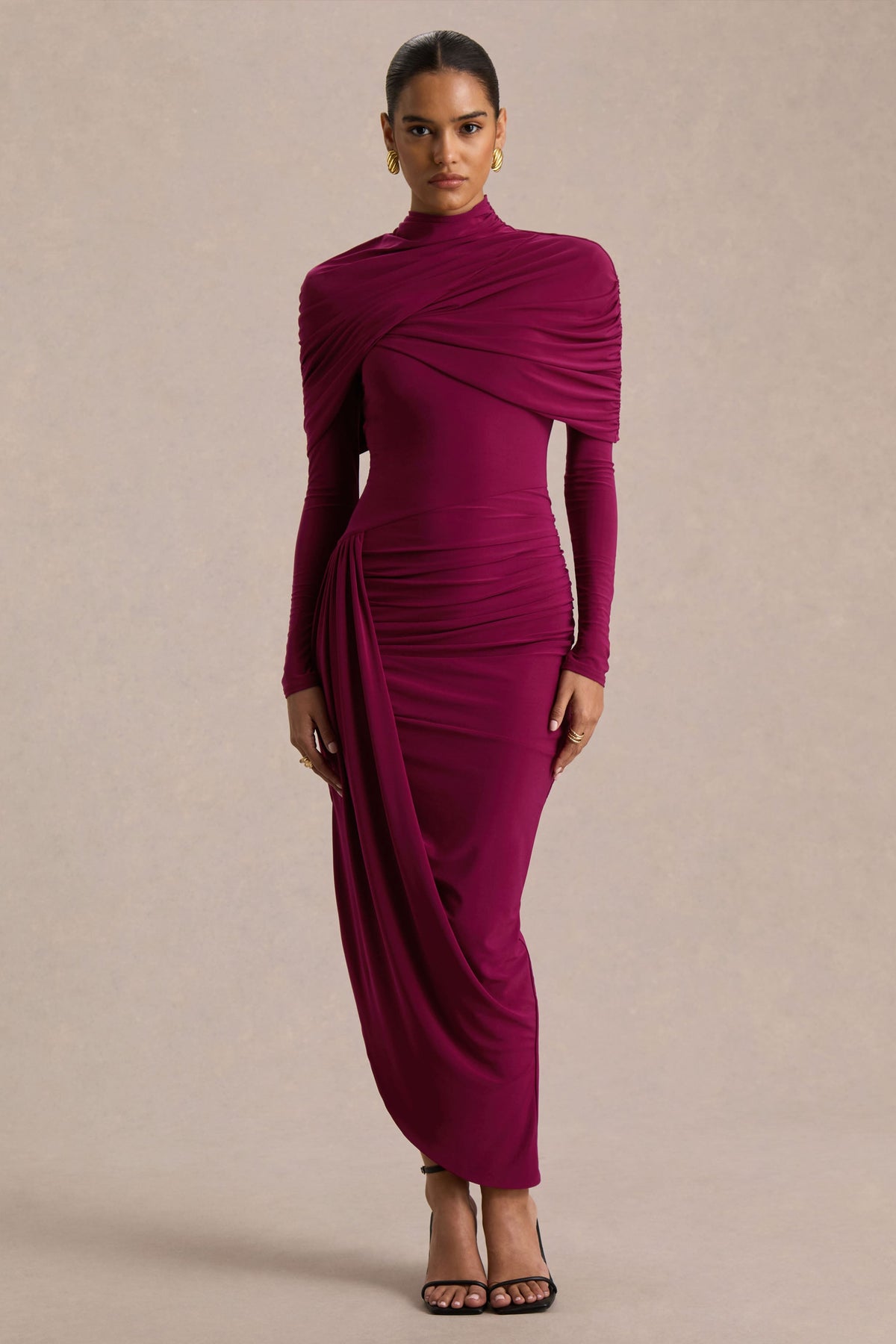 Aneira | Vestido largo burdeos de cuello alto con mangas capa