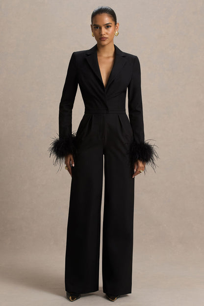 Lissy | Mono negro con escote en forma de V y mangas adornadas con plumas