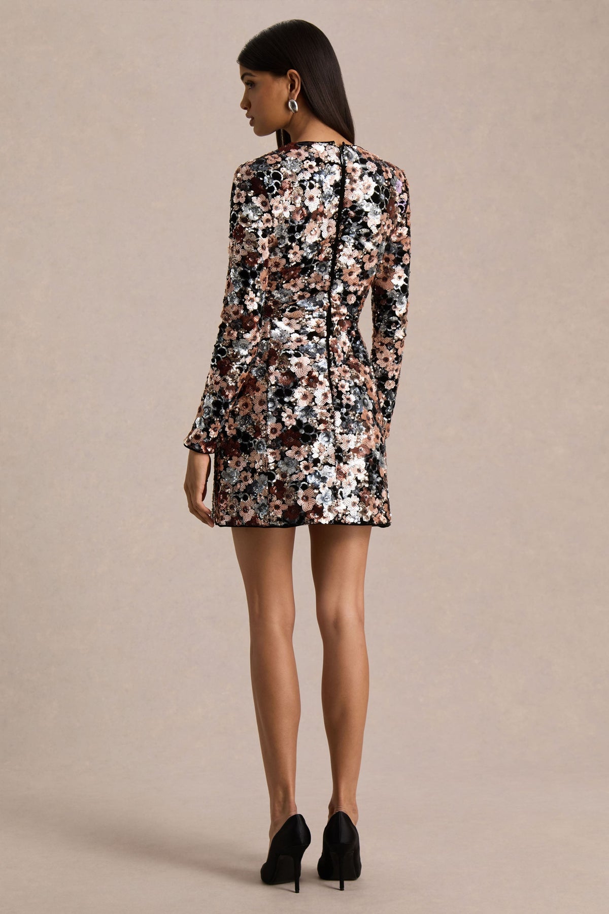 Adaline | Vestido corto de manga larga de terciopelo negro con lentejuelas y flores