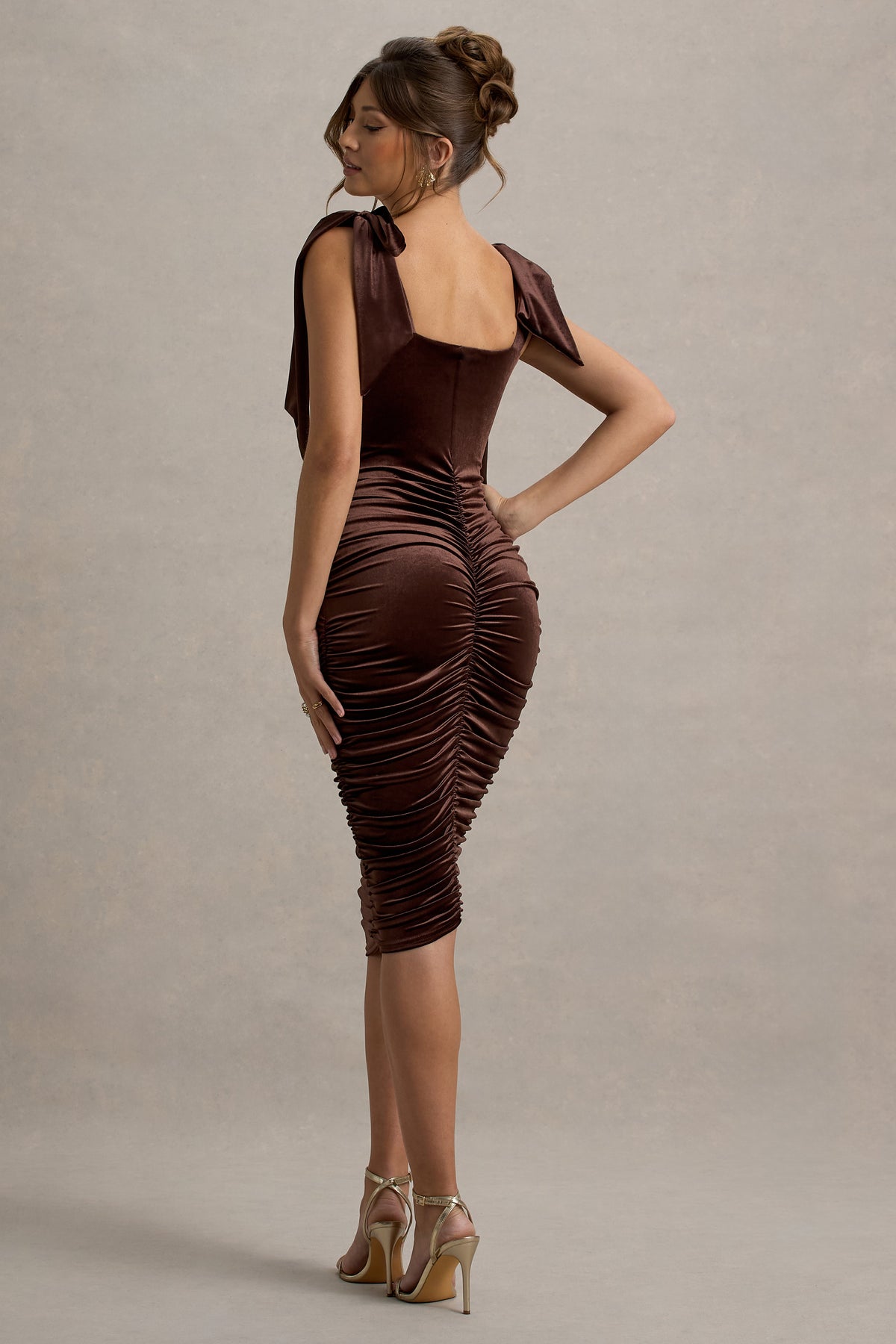 Tarna | Vestido Midi de Terciopelo Marrón con Tirantes con Lazo
