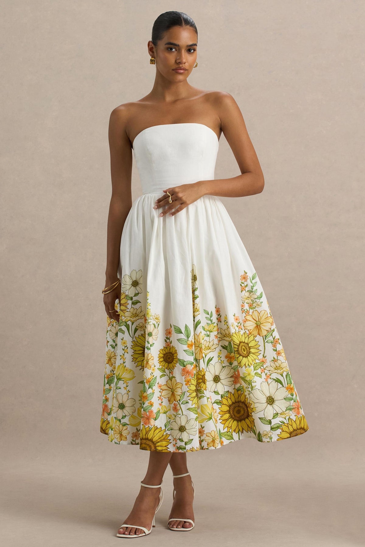 Ivory | Vestido midi asimétrico con escote bandeau y estampado de girasoles