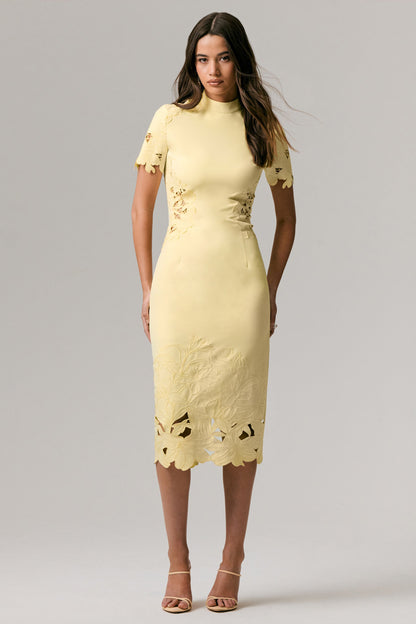 Guest List | Vestido midi limón con cuello alto y detalles calados de crochet