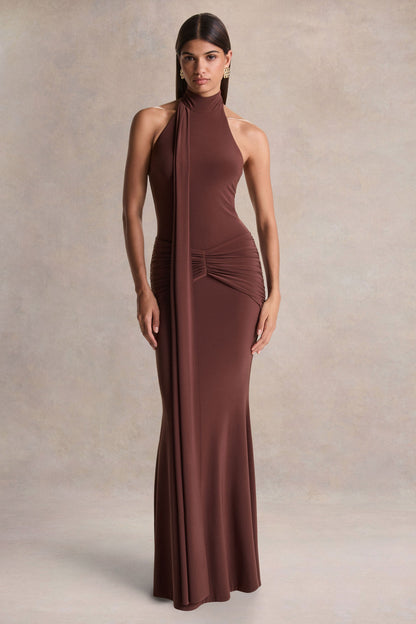 Hyla | Vestido Largo Marrón con Escote Alto y Detalle de Fajín