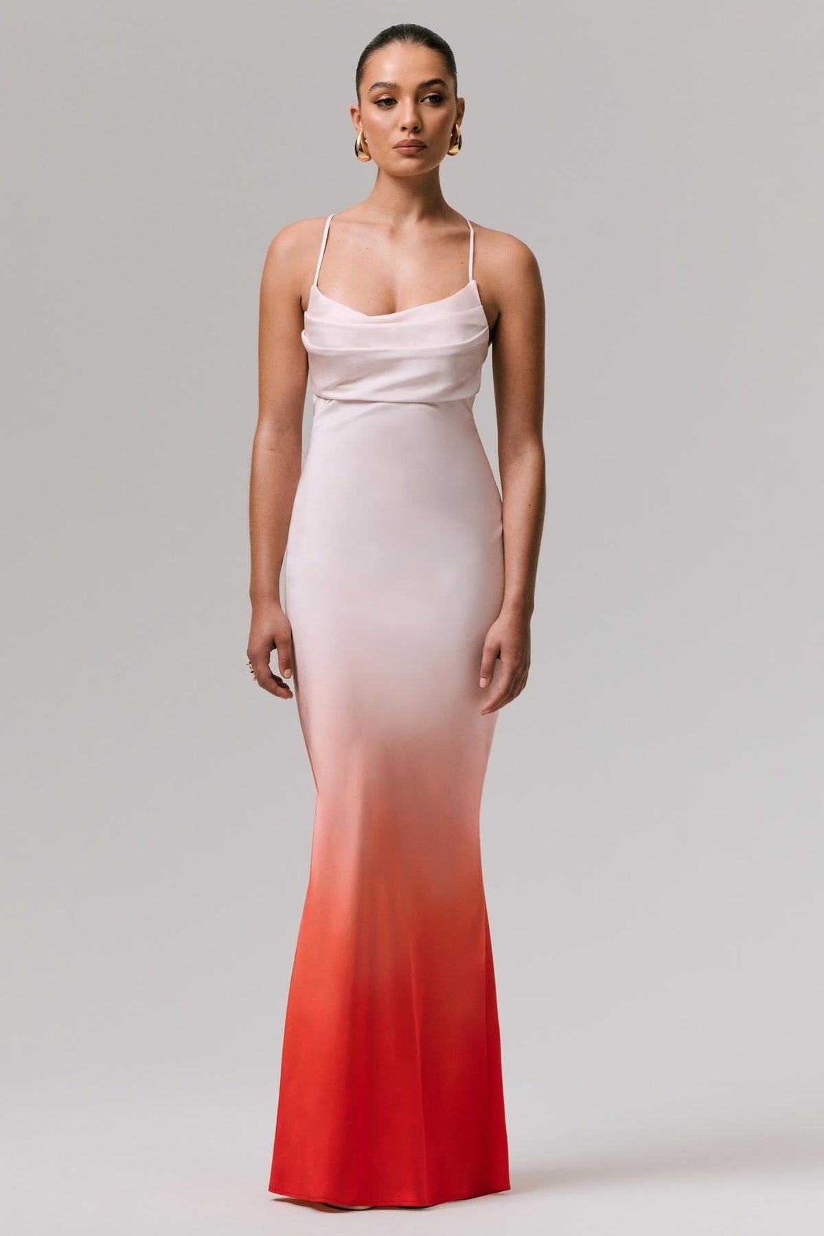 Lucie | Vestido largo entallado con escote cowl y degradado