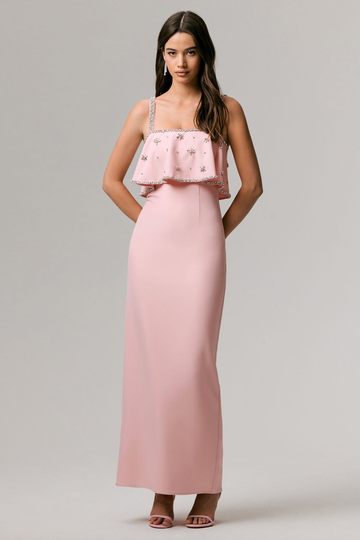 Scarlet | Vestido Largo rosa pálido con escote cuadrado y detalles ornamentales