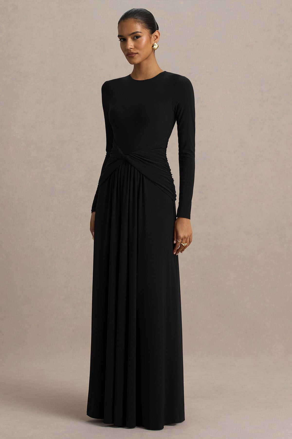 Estrella | Vestido Largo negro con cuello alto y detalle fruncido