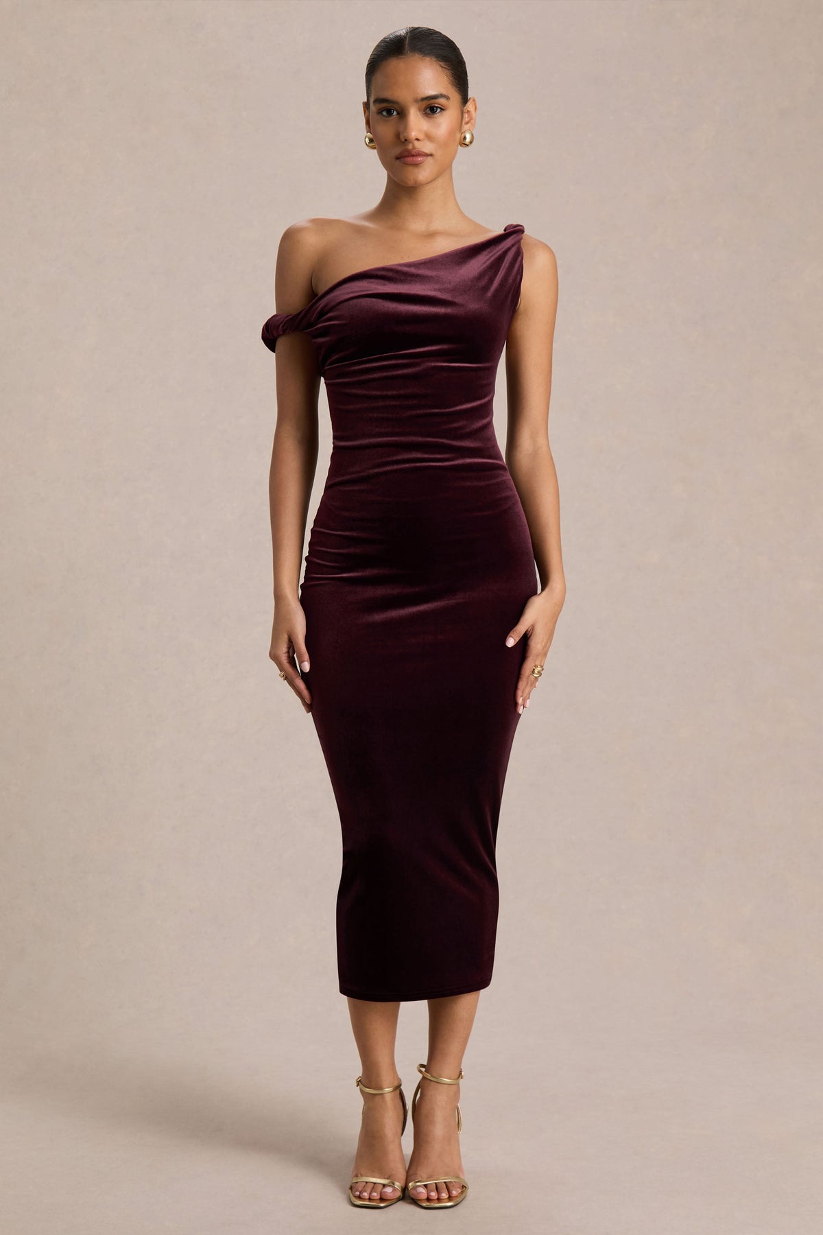 Carella | Vestido Midi Asimétrico de Terciopelo Burdeos con Detalle Retorcido