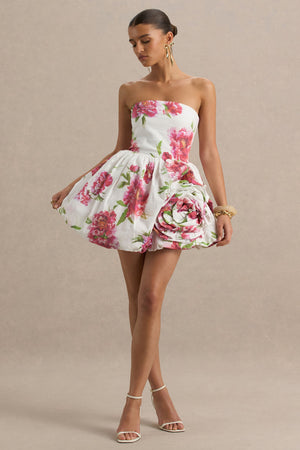 Adira | Vestido corto palabra de honor con estampado floral crema, falda globo y detalle de volante