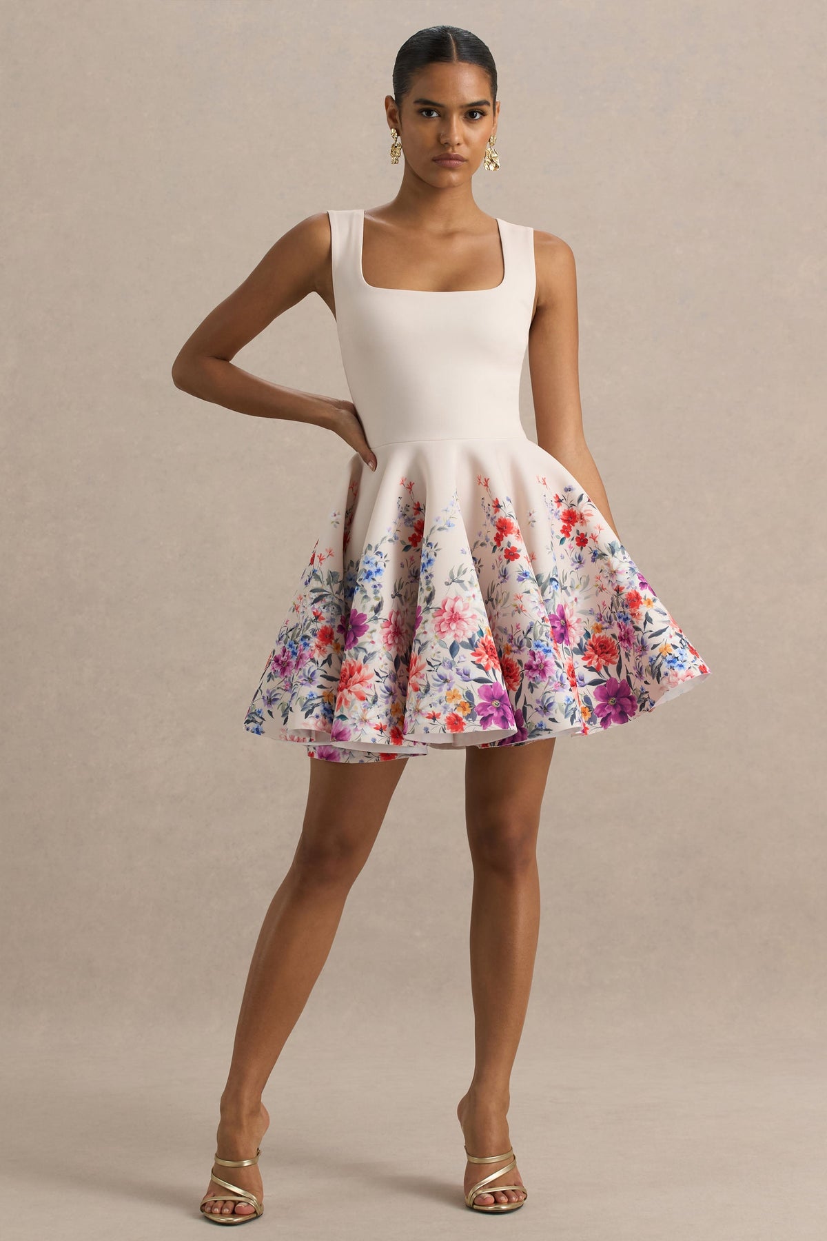Gemstone | Vestido corto con escote cuadrado y estampado floral rosa claro