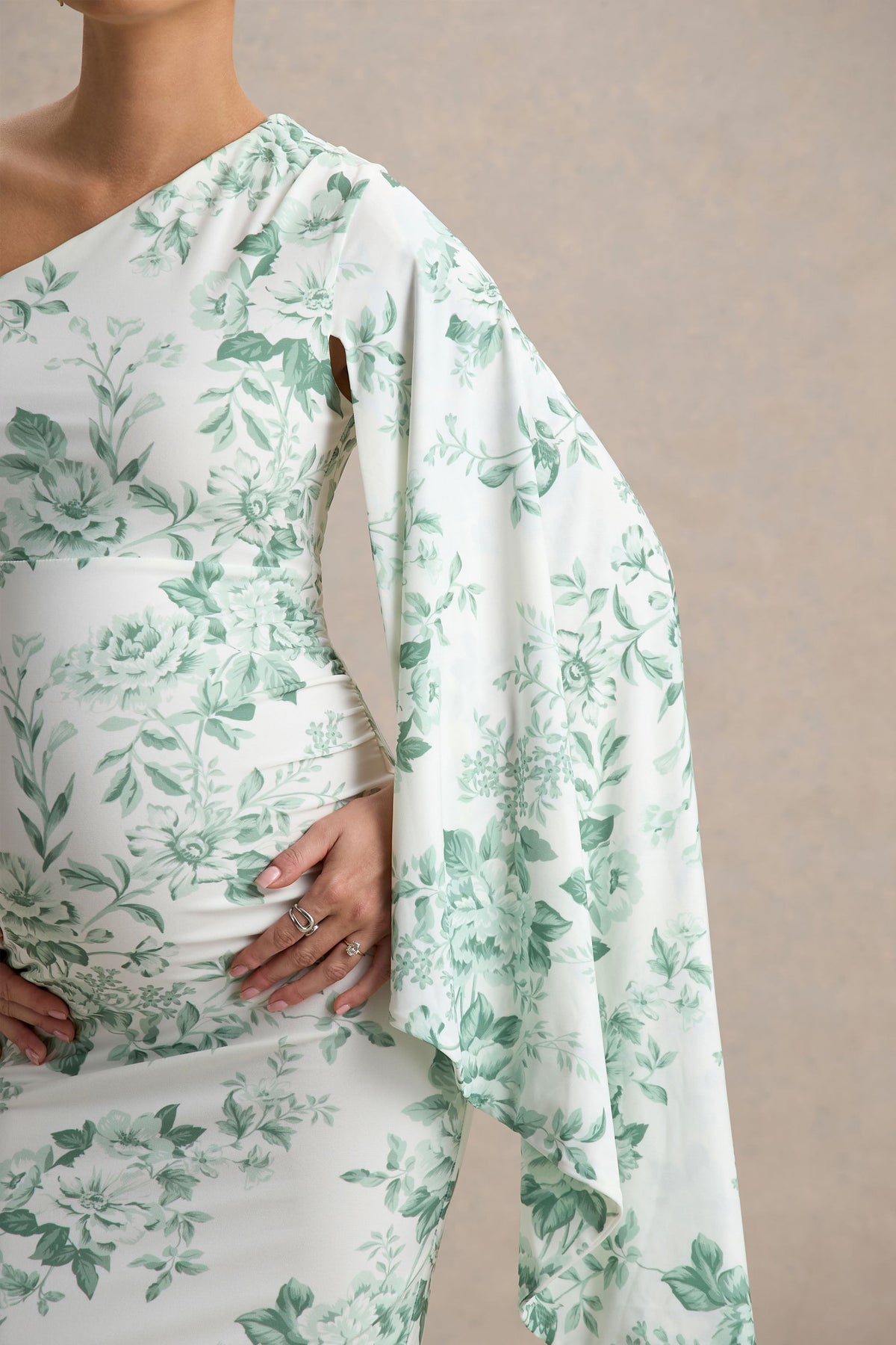 Aliana | Vestido largo premamá con una manga larga y estampado floral verdoso