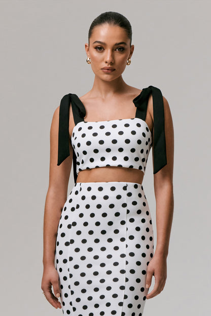 Phoebe | Top corto de lunares y tirantes negros con lazada