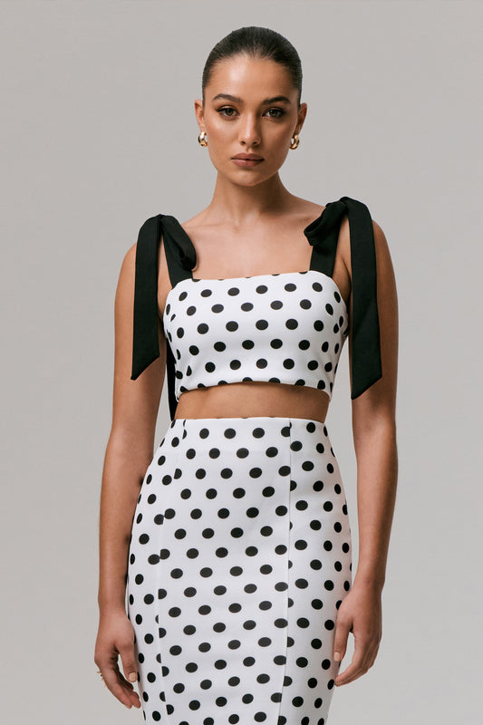 Phoebe | Top corto de lunares y tirantes negros con lazada
