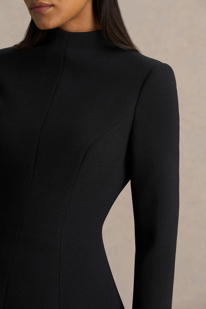 Pepita | Vestido Largo Crema de Escote Alto con Cintura Asimétrica y Falda de Satén