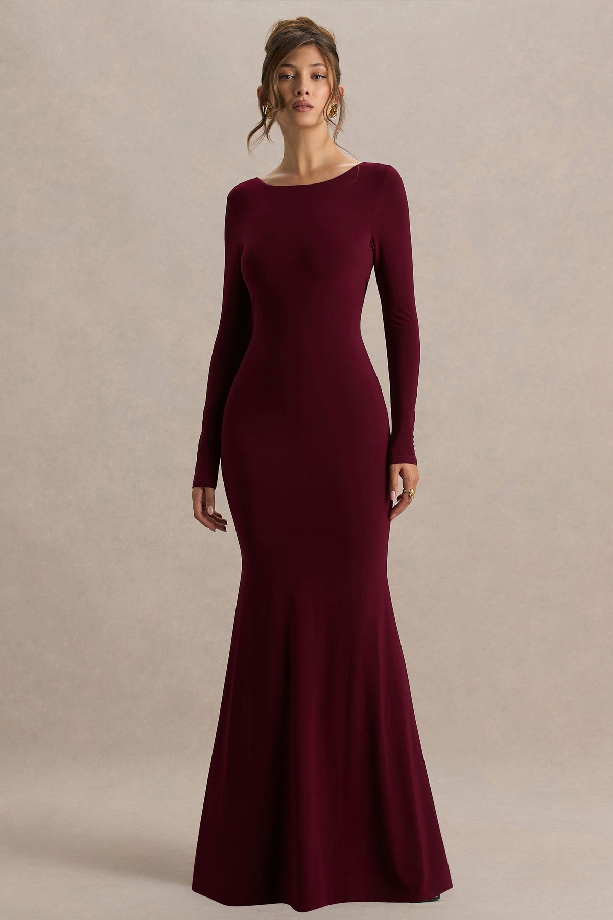 Estelle | Vestido Largo Burdeos Con Escote Barco, Espalda Abierta y Detalle de Encaje