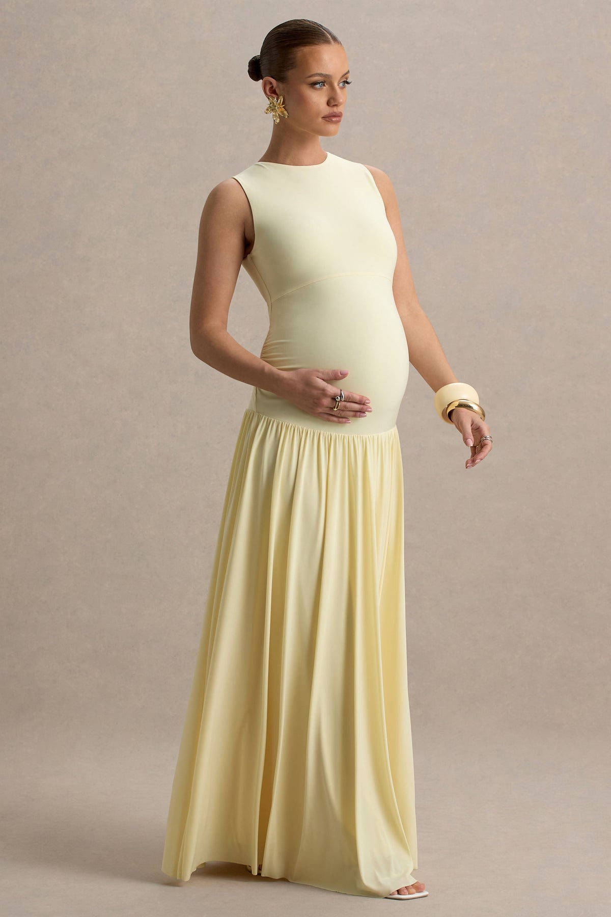 Outline | Vestido largo premamá en amarillo limón con Escote con abertura y Falda Drapeada