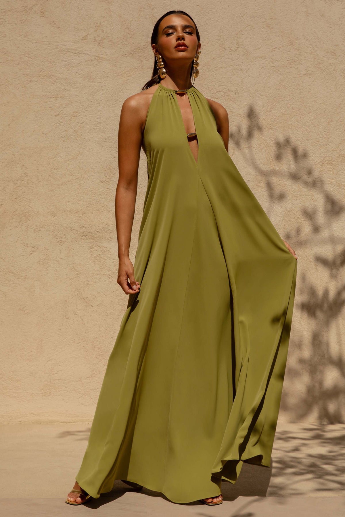 Zyon | Vestido largo con detalle de cuentas doradas en verde
