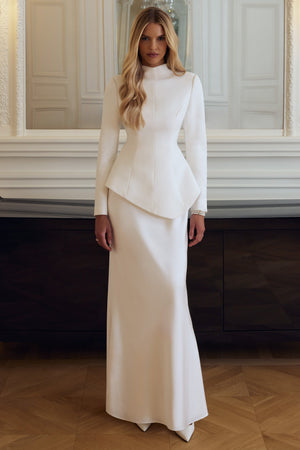 Pepita | Vestido Largo Crema de Escote Alto con Cintura Asimétrica y Falda de Satén