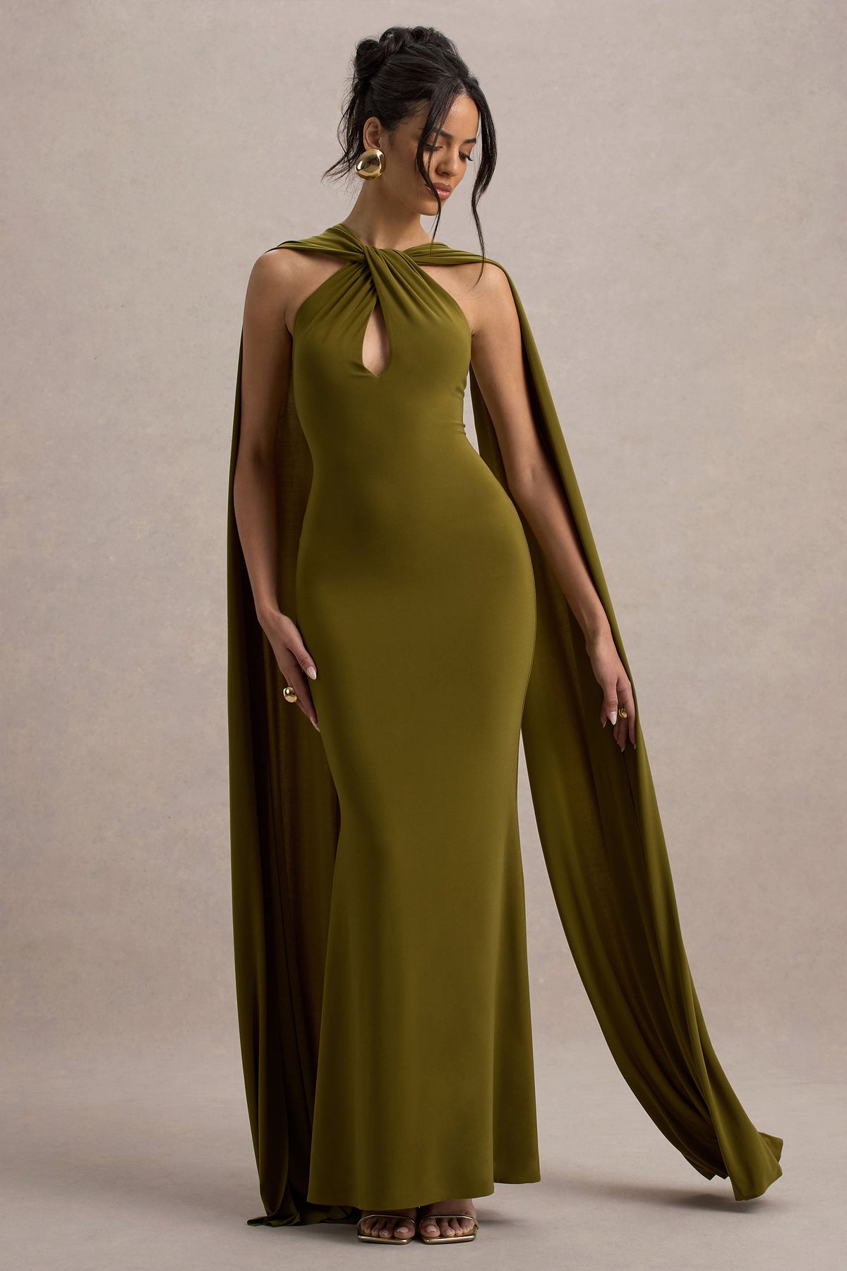 Rhoda | Vestido largo verde con escote halter y  banda decorativa